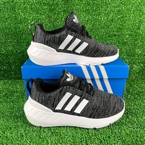NEW Adidas Swift Run 22 Black White Lace Up Sneakers Youth 3Y